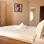 Monte Carlo Palace Hostel Βουκουρέστι