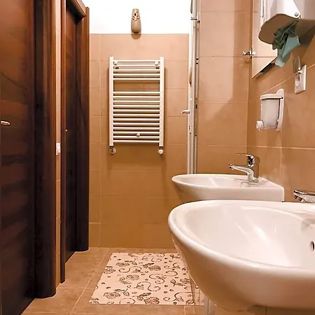 Monte Carlo Palace Hostel *