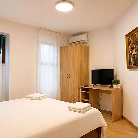 Monte Carlo Palace Hostel Βουκουρέστι