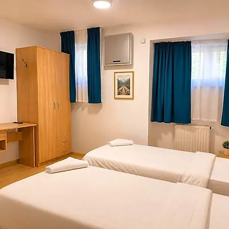 Hostel Monte Carlo Palace *