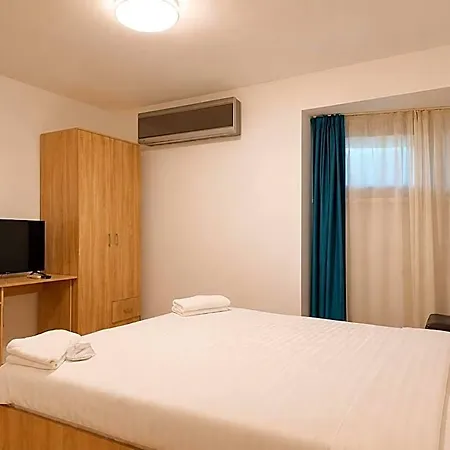 Monte Carlo Palace Hostel Βουκουρέστι