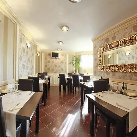 Monte Carlo Palace Hostel *