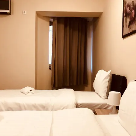 Monte Carlo Palace Hostal *