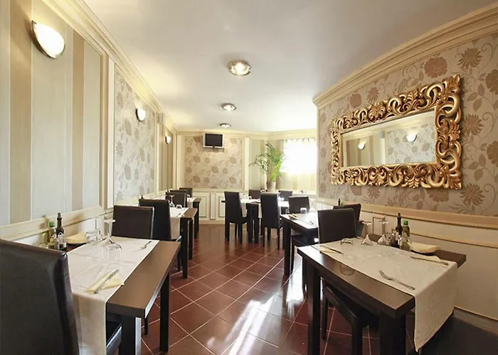 Monte Carlo Palace Hostel *